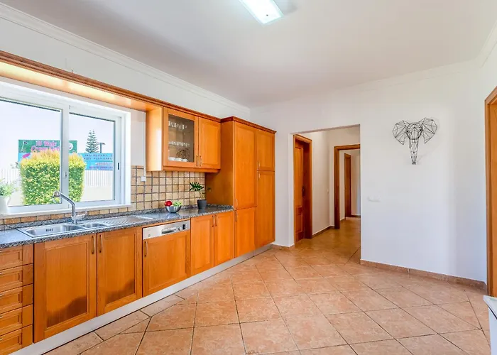 Castelo By Algarve Holidays * 阿尔布费拉